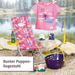 BABY born 832790 Weekend Fishing - Set de accesorii pentru păpuși pentru pescuit cu șezlong cu imprimeu viu, măsuță laterală, sticlă, coșuleț, rățuște și undiță, precum și cămașă lungă roz, Roz