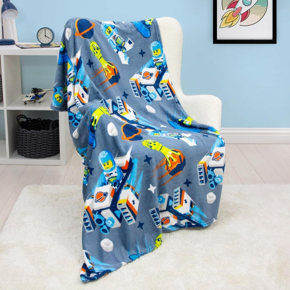 Character World Official Lego® City Fleece Blanket, Super Soft, Warm Blue Throw, Cityspace Design, Perfect for bedrooms, camping and sleeping, 100 X 150 Cm Beds and Blankets Besuche den Character World-Store