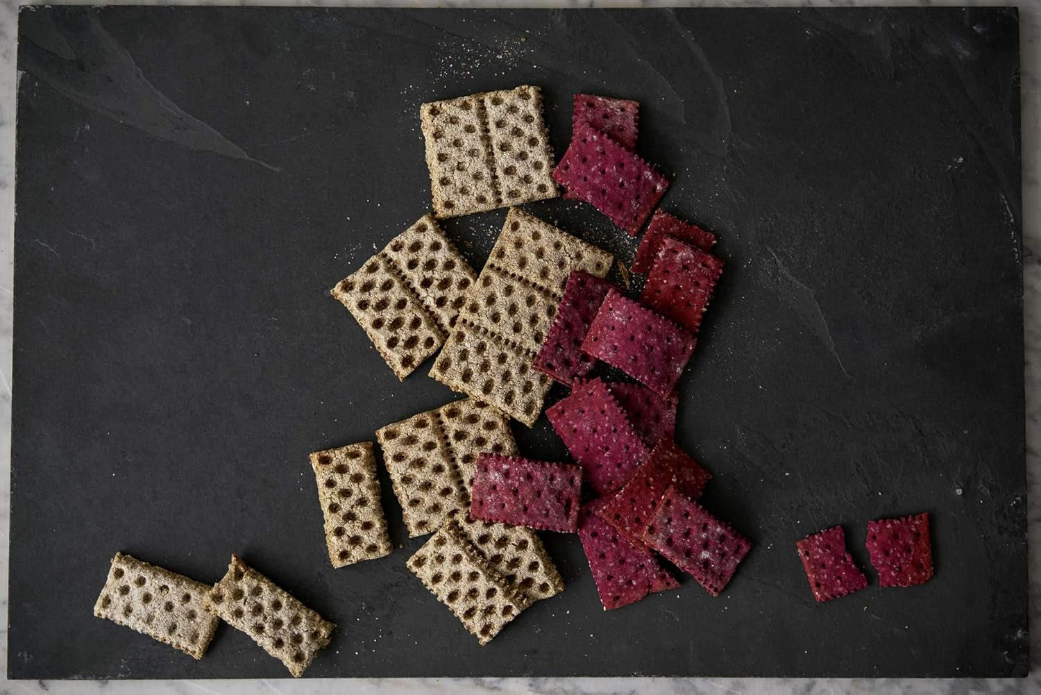 Betty Bossi Cracker Roller, the ideal Kitchen Gadget for making Knäckebrot und Crackern für raffiniertes Fingerfood. Teigschneider mit tollen Rezeptideen.