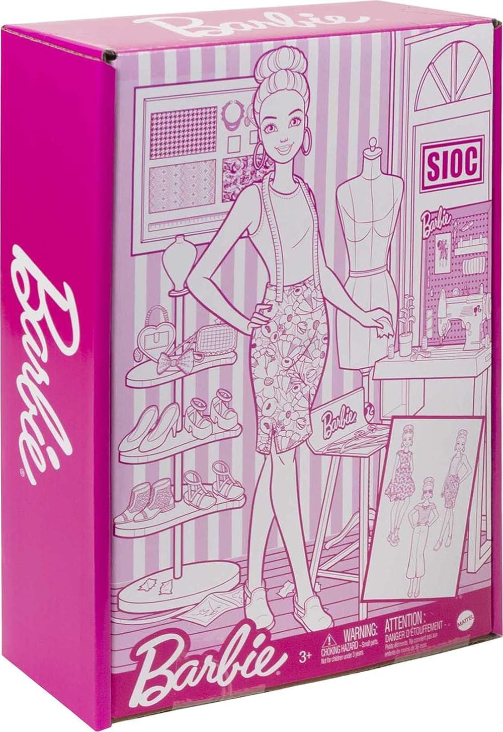 Barbie HDY90 - Păpușă designer de modă (30,40 cm) și studio, peste 25 de accesorii de design și modă, birou de design, scaun, mașină de cusut, mostre de materiale textile, manechin și multe altele, jucărie pentru vârste de 3 ani și peste
