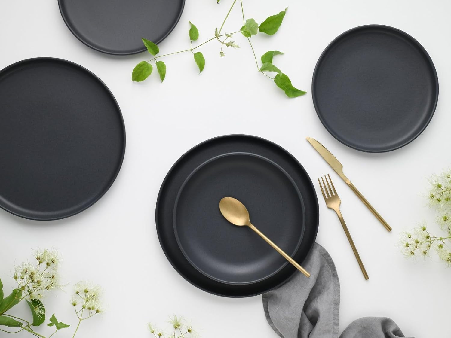 Creatable, 22979, Serie Uno BLACK, 12-Teiliges Geschirrset, Teller Set Aus Steinzeug, Spülmaschinen- Und Mikrowellengeeignet, Made in Portugal Tableware Sets Naty Shop