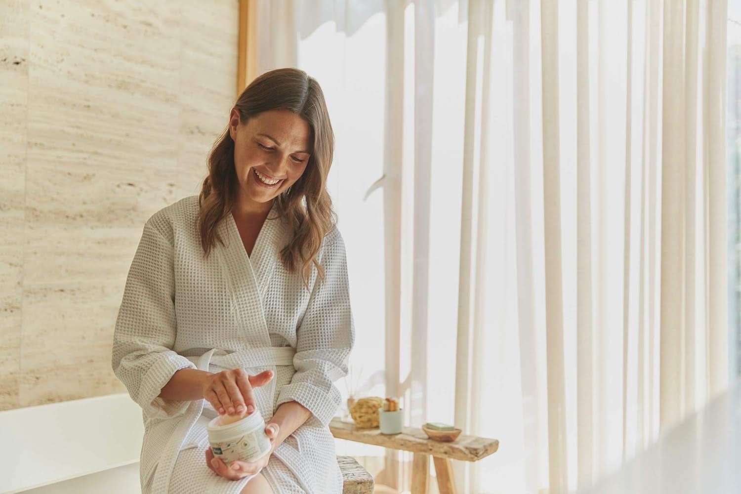 Kneipp Pampering Cream Oil Scrub, 200 ml Cosmetice si Infrumusetare Naty Shop