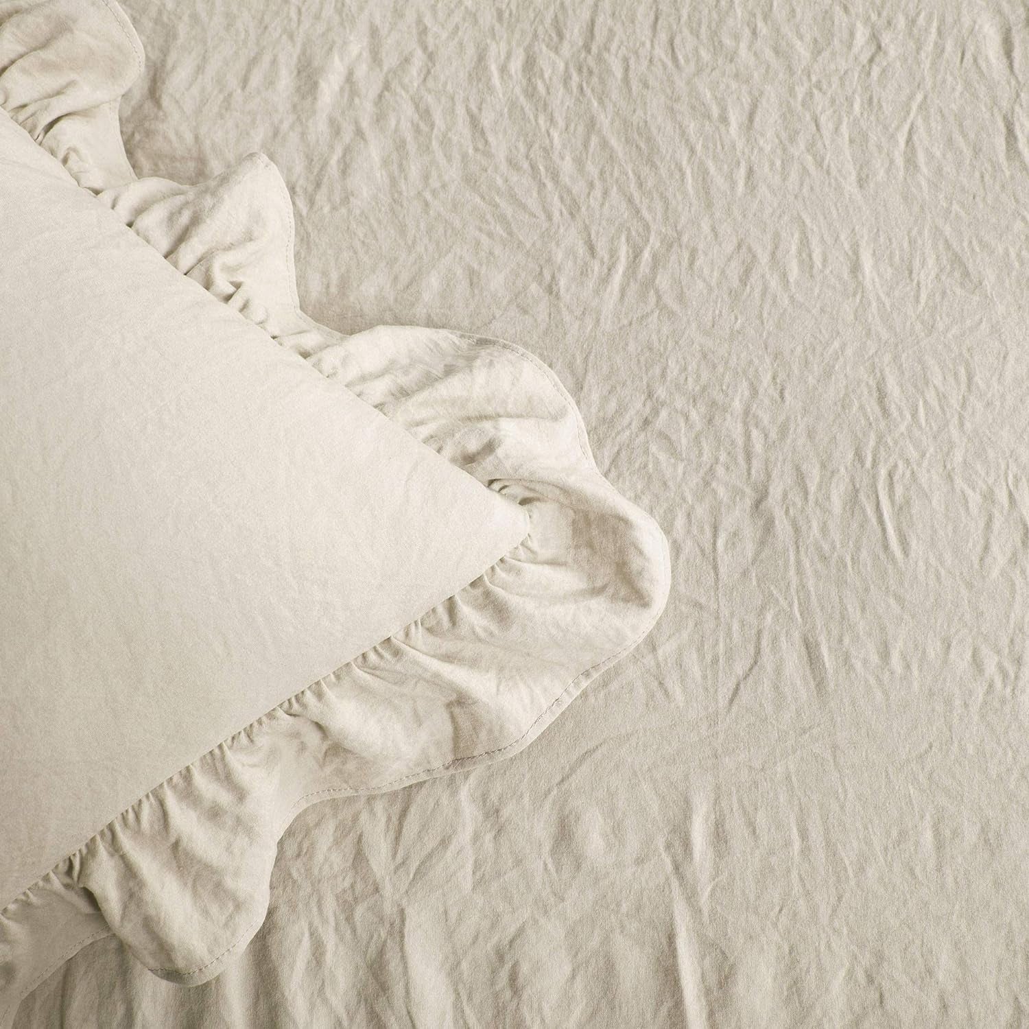 Lush Decor Ruffle Skirt Bedding Set 3 Piece Luxury Farmhouse Bedding Set Elegant Charming Ruffle Detail Timeless Style and Classic Design Soft and Lightweight King Size Lush Decor Beds and Comforters