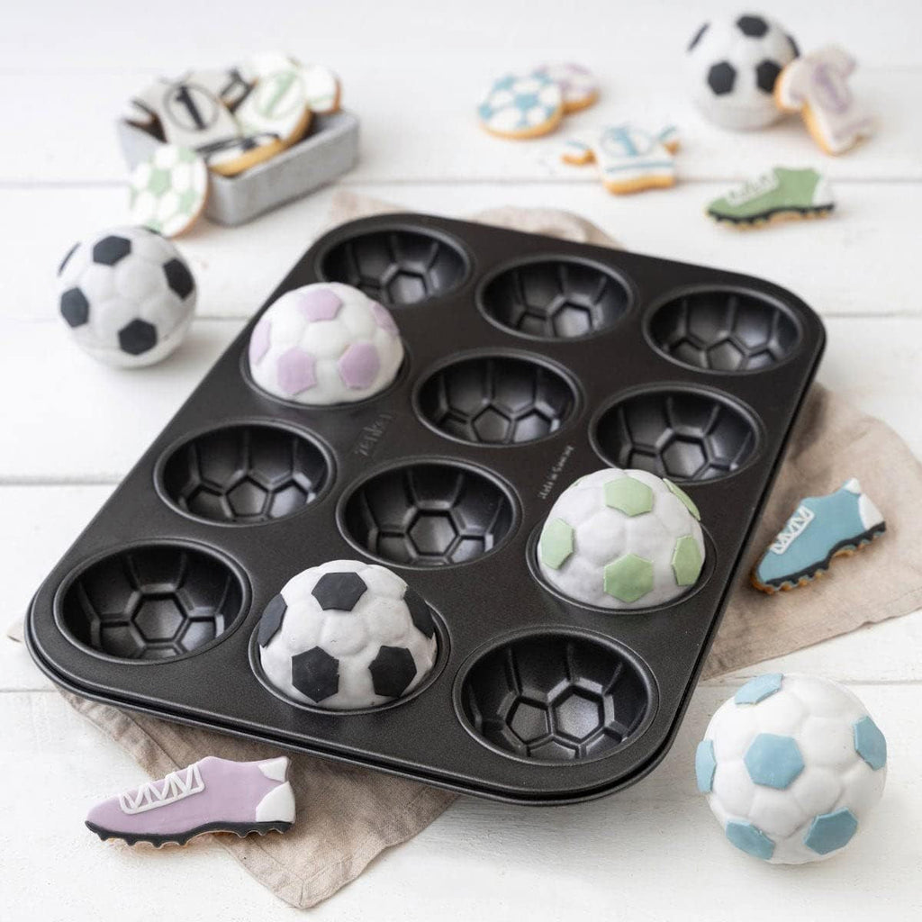 Zenker 12Er Muffinform – Muffinbackblech Für Muffins Und Cupcakes Aus Der Serie Soccer Baking– Hitzebeständiges 12Er Muffinblech Mit Antihaftbeschichtung, Schwarz Matrite si tavi pentru copt Naty Shop