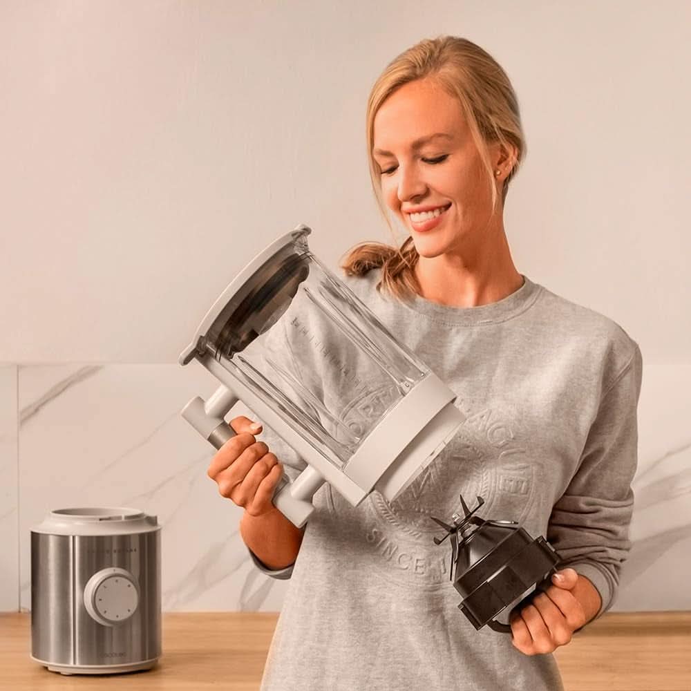 Cecotec Standmixer Grand Katana 2700MAX Total Destroy W. Maximalleistung 2700W, Gegenläufige Technologie, 8-Klingen-Messer Mit Schwarzer Titanbeschichtung, Thermoresistenter Krug 1.8L Mother and Child Naty Shop