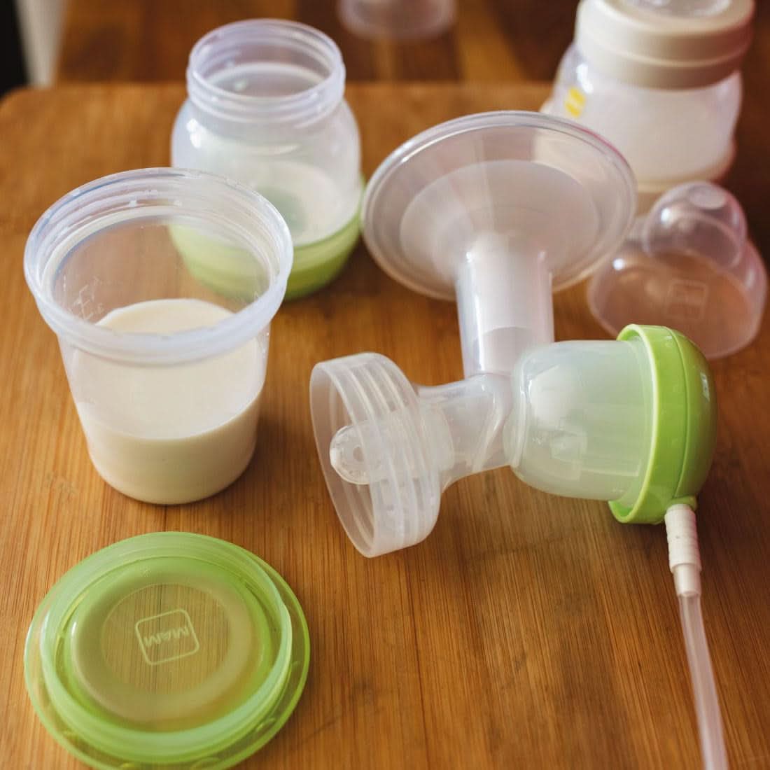 MAM Electric and manual breast pump 2 in 1, with 9 levels of stimulation, contains 2 bottles, easy start, green Accessories Food and Breastfeeding Bebe Naty Shop