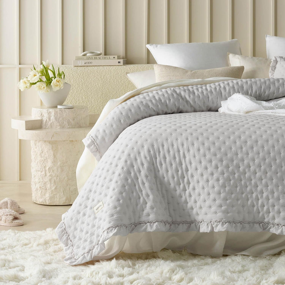 Molly Elegant bedspread in powder pink 170 X 210 cm Versatile bedspread as a bedspread or sofa Throw blanket for bed and sofa Blanket style Ideal as a bedspread Beds and Blankets Besuche den ROOM99-Store Light gray 240X260