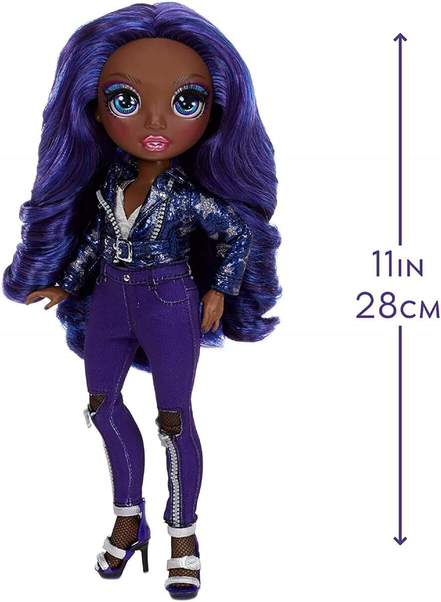 Păpușa Rainbow High Fashion - Kristal Bailey - Păpușa Indigo cu 2 ținute de lux - Include accesorii și suport pentru păpuși Seria 2 - Cadou excelent pentru copii și colecționari cu vârsta de 6 ani și peste