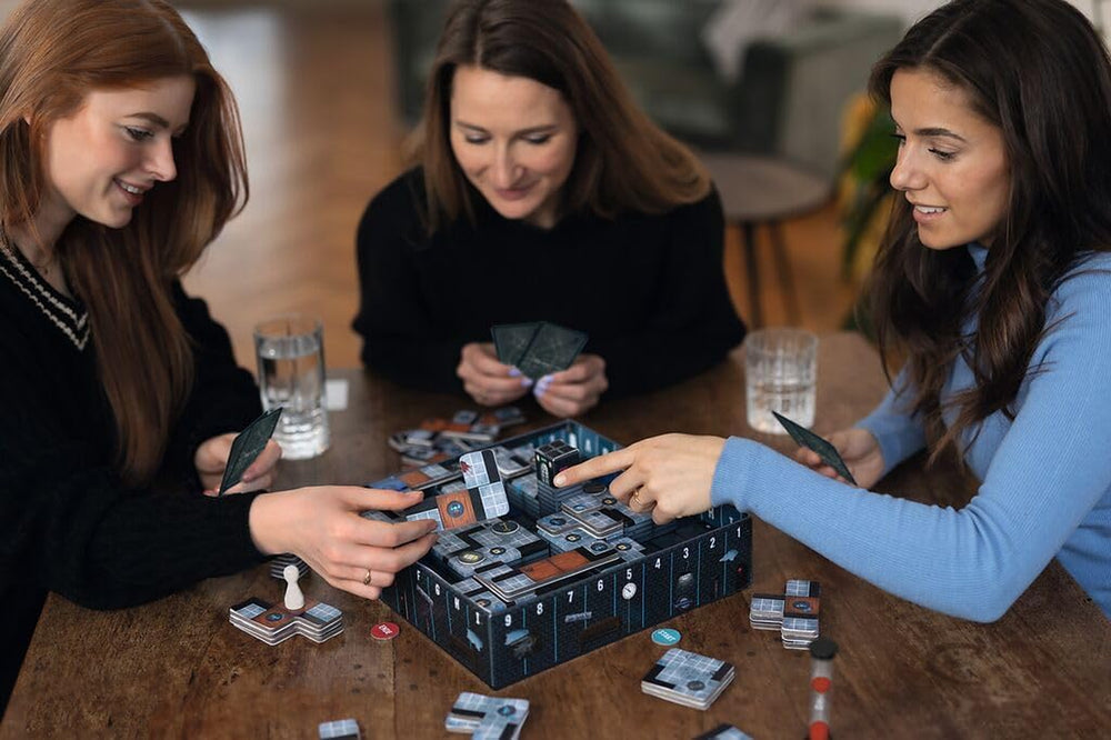 Moses. Sebastian Fitzek Underground, an innovative 3D thriller game for fans of escape games, a cooperative board game by Marco Teubner with different difficulty levels, for ages 12 and up.