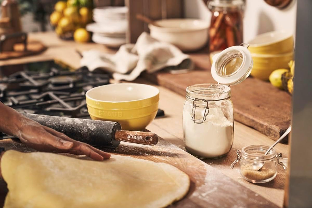 STAUB Teigroller, Nudelholz, Länge: 45 cm, Rollbreite: 26 cm, Schwarzes BPA-freies Silikon und Akazienholz, Ergonomischer Griff, Schwarzes und Braun