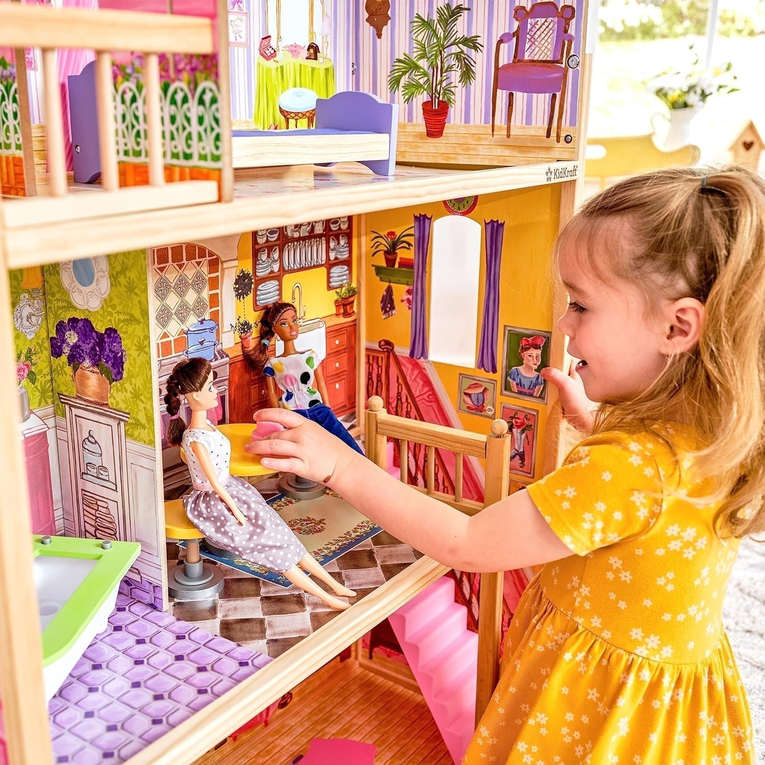 Casa de păpuși din lemn Kidkraft Kayla cu mobilier și accesorii, set de joacă cu 3 niveluri de joc pentru păpuși de 30 cm, jucărie pentru copii de la 3 ani, 65092 - Exclusiv pe Amazon Casute de papusi Naty Shop