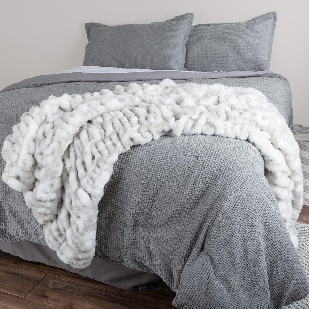 Lavish Home Oversized Gerüschte Faux Fur Blanket, 152.4 X 203.2 Cm, Jacquard Faux Fur, Queen Size Throw for Beds and Sofas, Gray Beds and Blankets Lavish Home