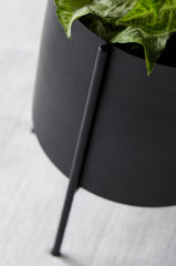 Ghiveci ELLOS Home Milton, ghiveci versatil din fier cu suport reversibil pentru interior și exterior, 22 cm înălțime - Negru, Ø 25 cm