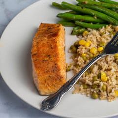 Cooked rice CJ 5349 in a microwaveable tray, 210 g