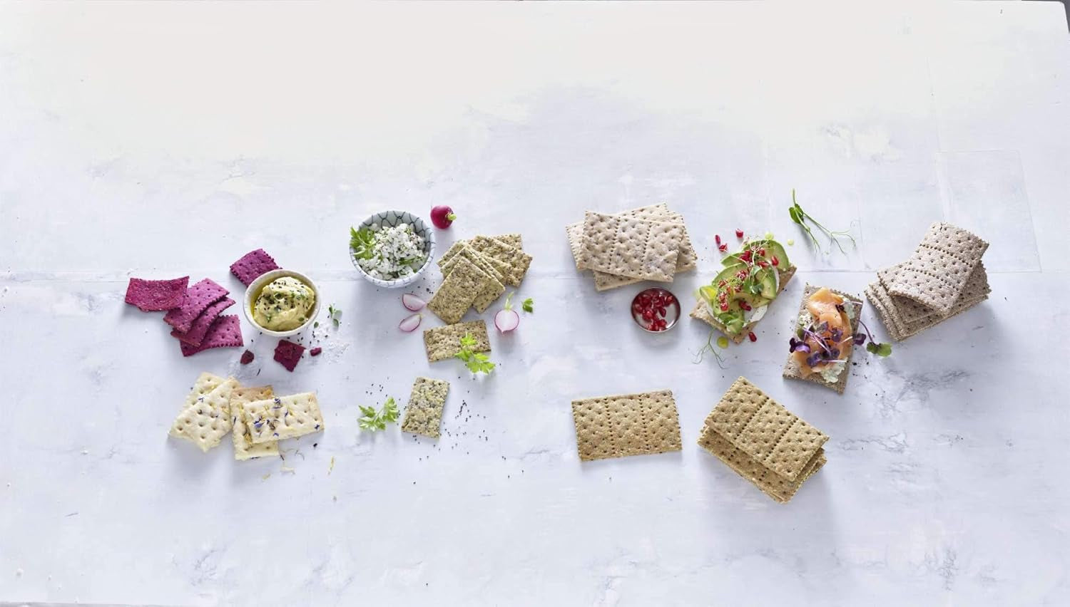 Betty Bossi Cracker Roller, the ideal Kitchen Gadget for making Knäckebrot und Crackern für raffiniertes Fingerfood. Teigschneider mit tollen Rezeptideen.