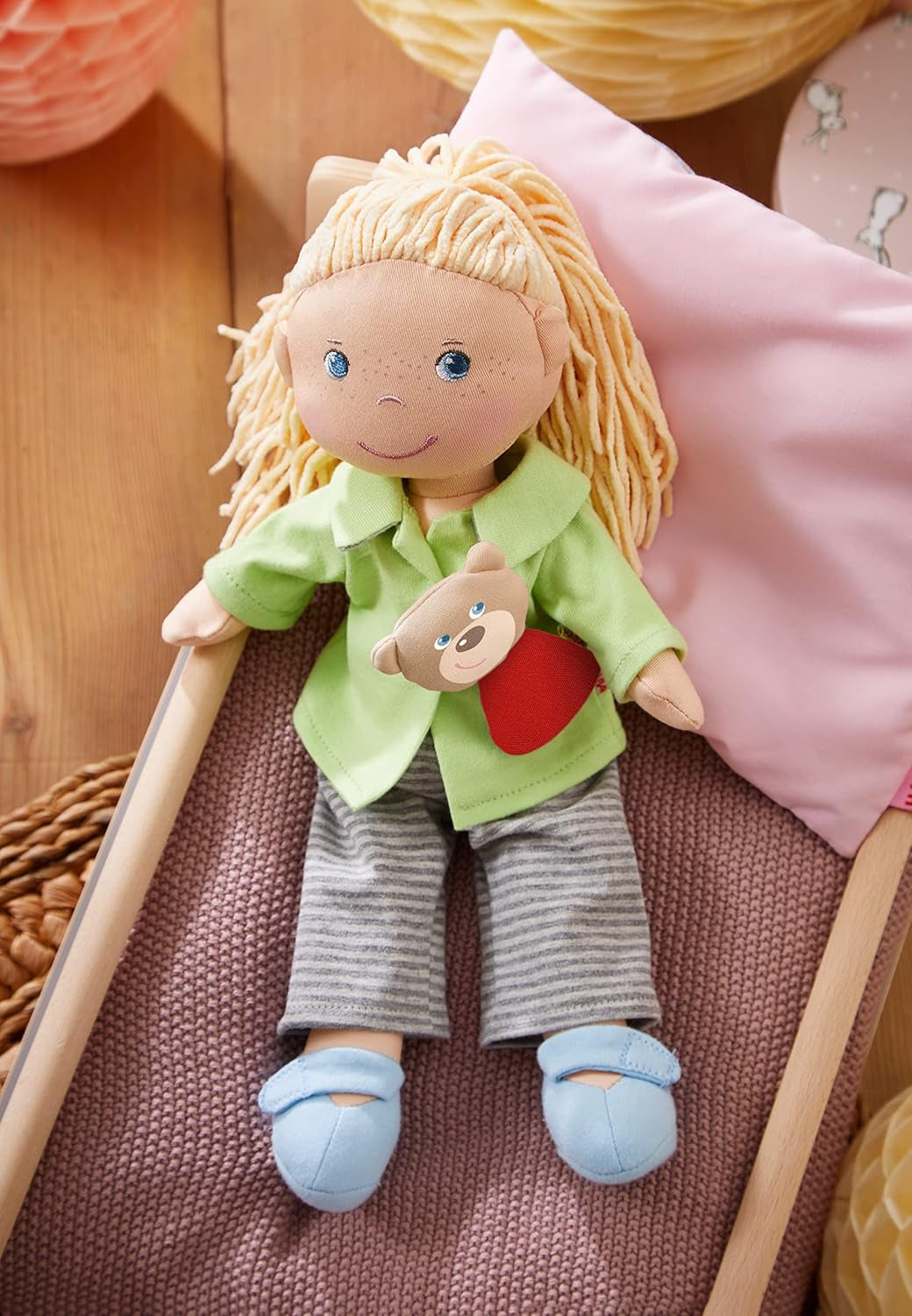 HABA Kleiderset Gute Nacht – Shirt und Hose für 30 cm Puppen – Pflegeleicht und waschbar bei 30°C – Ab 18 Monaten – 1305980001