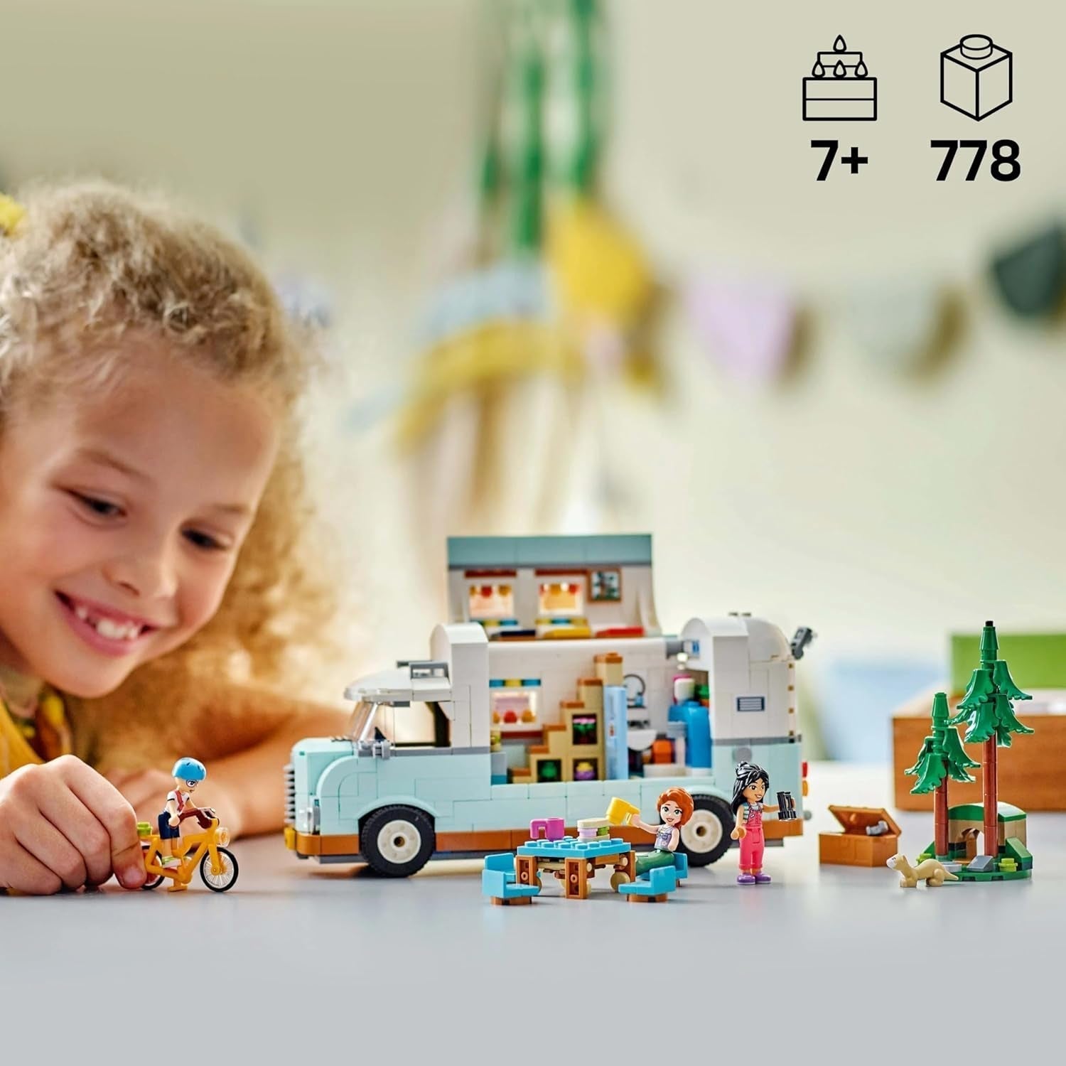 LEGO Friends Caravan, Role-Playing Building Set with a Toy Caravan, Gift for Girls Age 7+, Creative Playset with 3 Minifigures and Ferret Animal Figure 42663 Building Sets Besuche den LEGO-Store