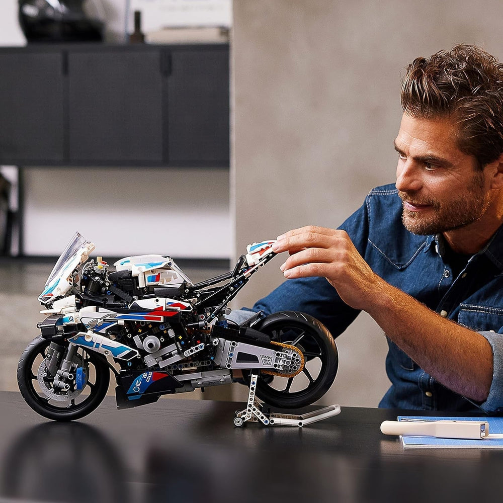 LEGO Technic BMW M 1000 RR Motorcycle Model Adult Model Kit Set as a Craft Gift for Men and Women Home or Office Decor 42130 Building Kits Besuche den LEGO-Store
