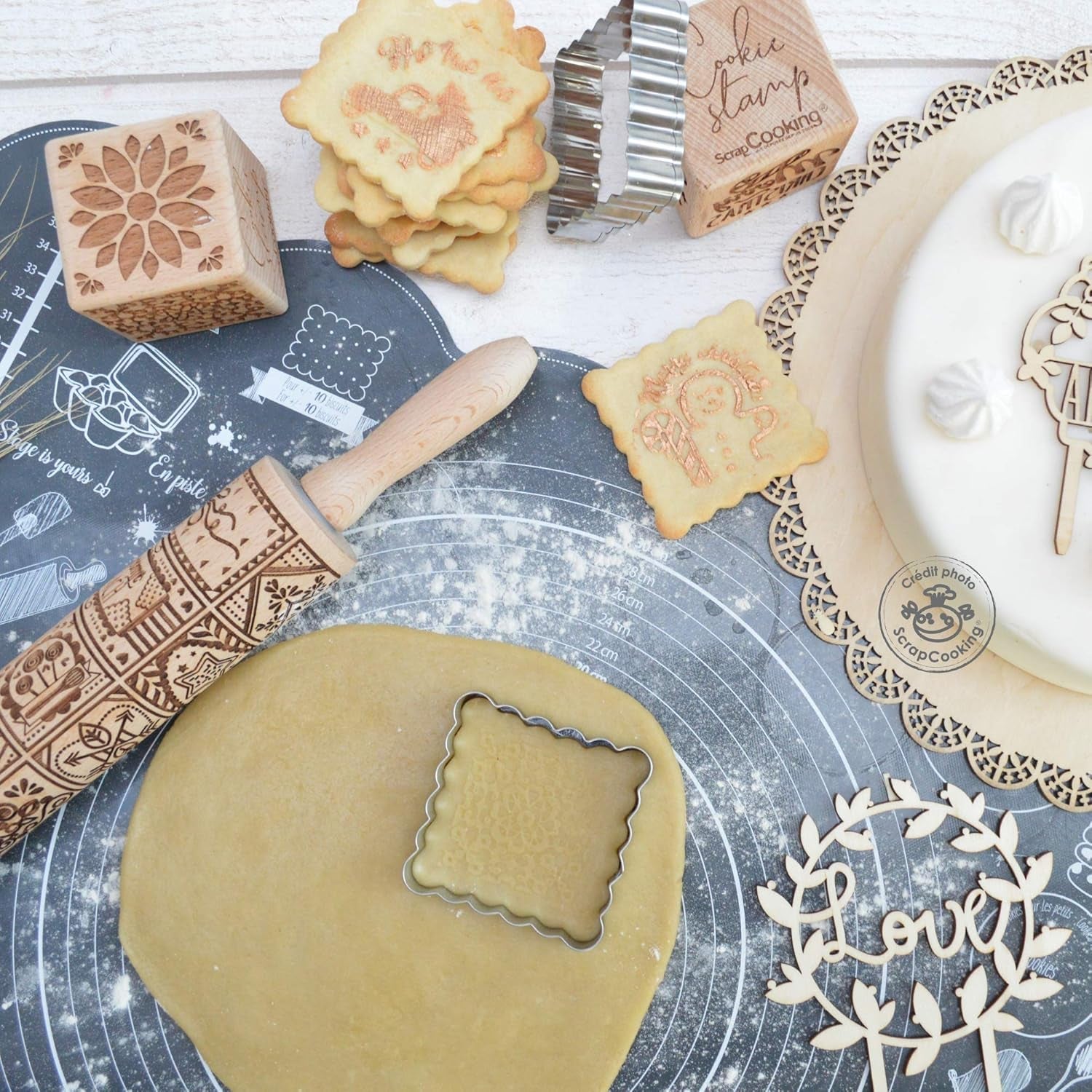 Sucitor din lemn Scrap Cooking „Xmas” cu motive de Crăciun – rolă de embosat cu decorațiuni în relief pentru fursecuri – accesoriu decorativ – 5242
