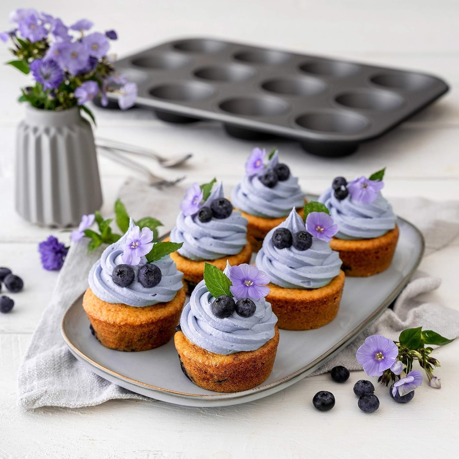 Zenker 12Er Muffinform Energy, Premium-Backform, Für Köstliche Kuchen, Verkürzt Die Backzeit Um Bis Zu 20% (Farbe: Silber/Anthrazit), Menge: 1 Stück, Hellgrau Und Dunkelgrau Molds and trays for baking Naty Shop