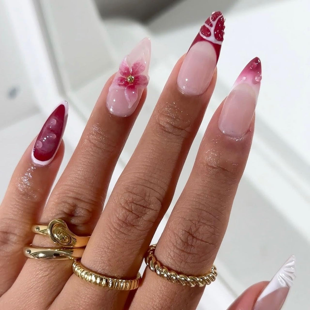 Mouyouglow 30 bucăți unghii false scurte, model floral cu dungi albe, culoare nud, model francez 3D, cu flori Y2K, cu lipici pentru unghii, vârfuri albe, flori argintii ondulate, vară, INS, unghii artificiale