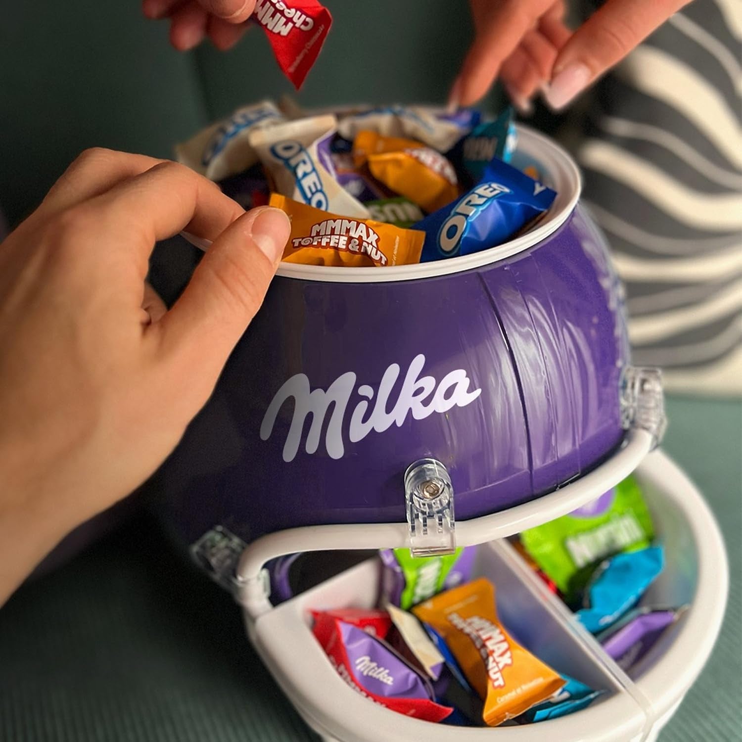 Milka Favorites – a mix of 5 popular chocolate assortments, 108 individually wrapped chocolates – 1 kg