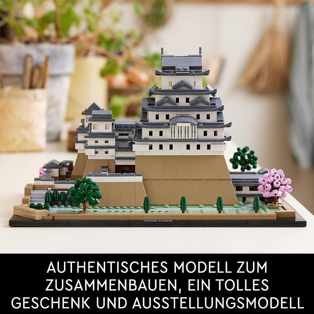 LEGO Architecture Himeji Castle, Adult Model Kit, Landmark Collection, Creative Gardening and Japanese Culture Fan Set with Cherry Blossom Tree, Gift for Him and Her 21060 Building Sets Besuche den LEGO-Store
