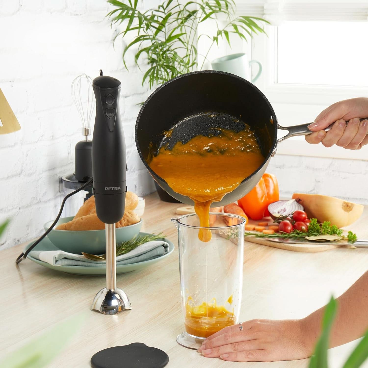 Petra PT2827BMBLKVDE 3-In-1 Mixer – Bpa-Free Attachments, 500Ml-Schüssel, 700Ml-Becher, Schneebesen, Mixen, Zerkleinern, 2 Geschwindigkeiten, Edelstahlklingen, Für Babynahrung, Smoothies, Saucen, 350W Mother and Child Naty Shop