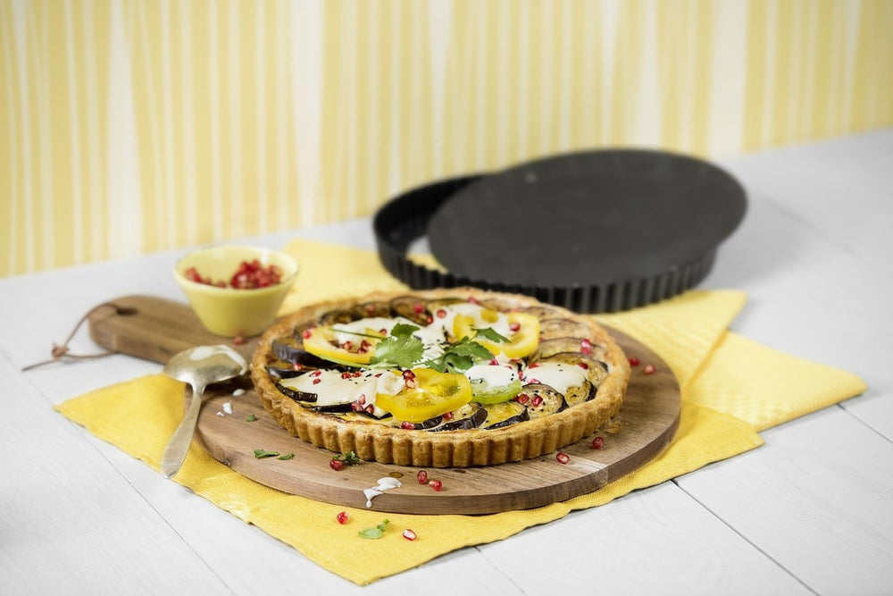 Kaiser Classic Tarteform Mit Hebeboden 28 Cm, Quicheform Antihaftbeschichte & Inspiration Muffinform Blech Für 12 Muffins, Muffin Backblech 38 X 27 Cm, Beschichtet, Standardgröße Molds and baking trays Naty Shop