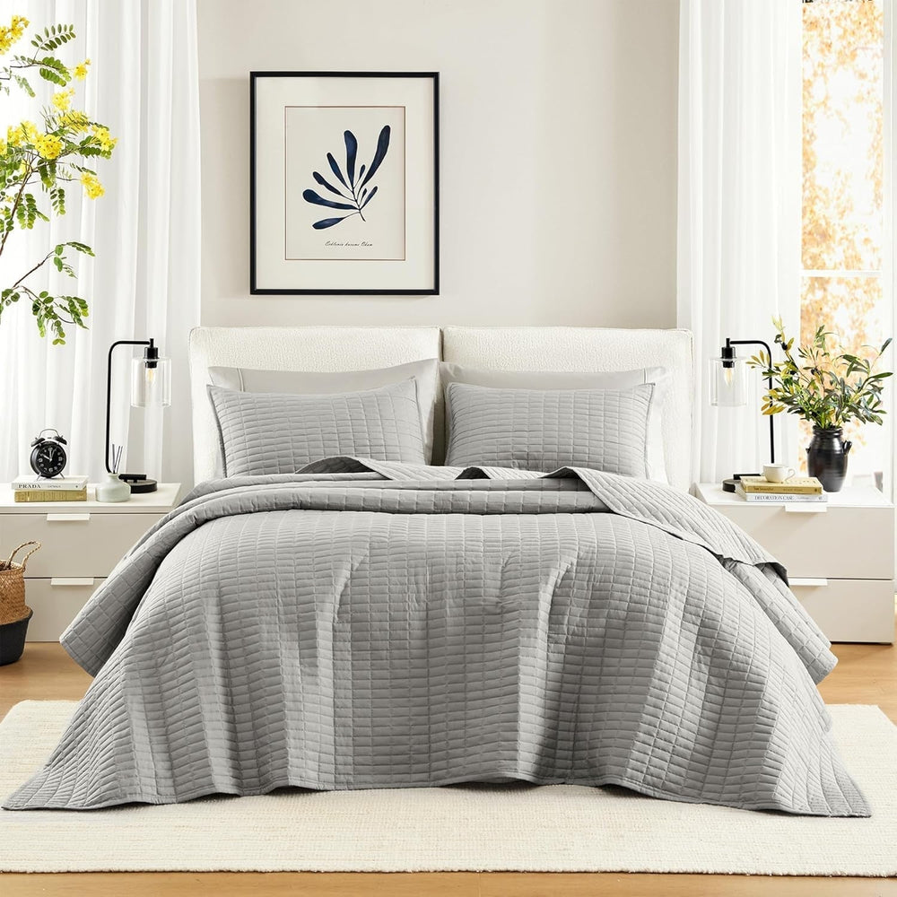 Comfort Spaces Kienna Quilt Set, Luxury Double Stitching, Summer Blanket, Lightweight, Soft, Year Round Bedding, Matching Pillowcase, White, Blanket for King Size Beds (264.2 X 228.6 Cm), Naty Shop Comforters & Quilts Gray Oversized King Bedspread(120"X118")