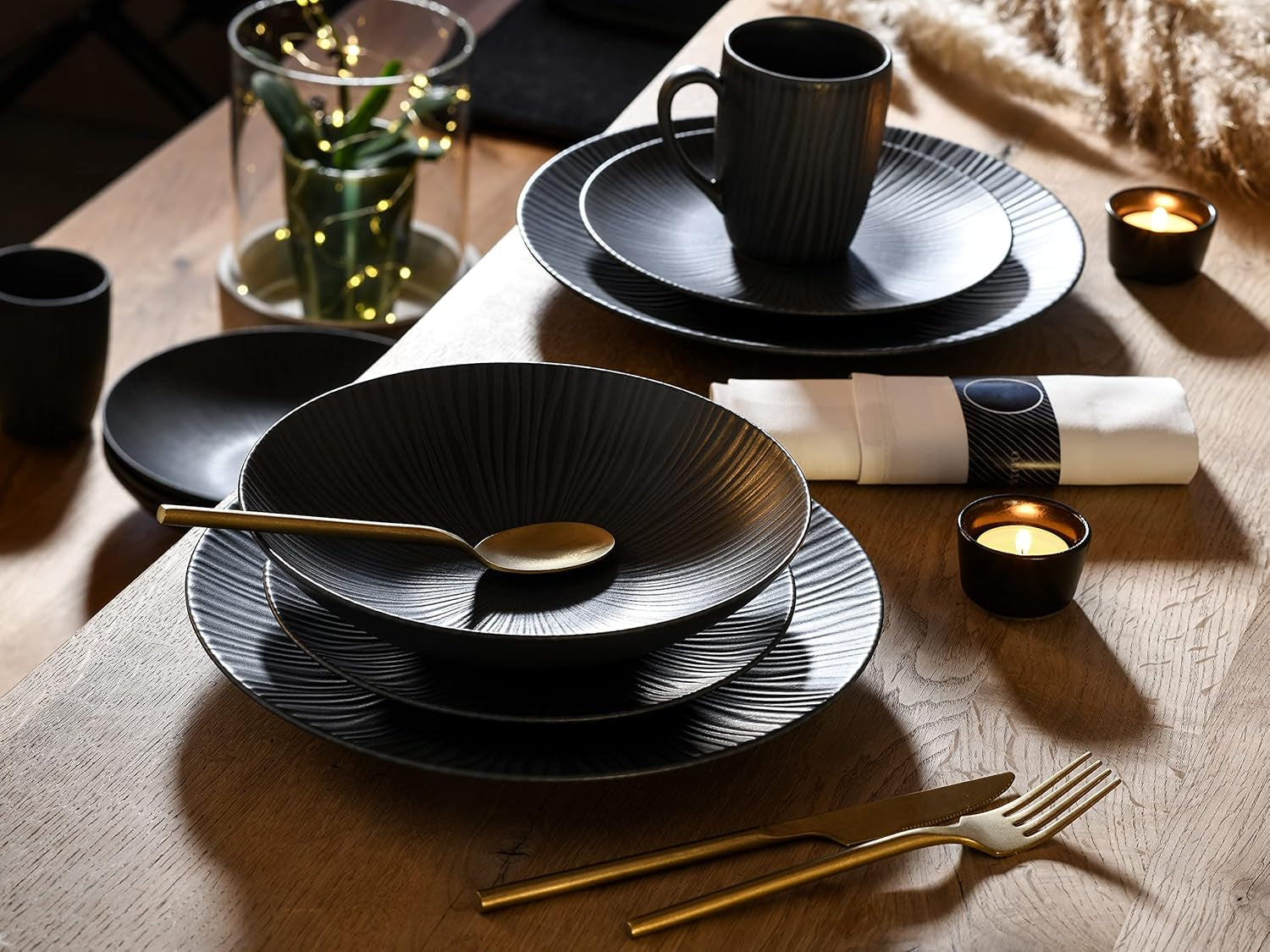 CreaTable, 20537, seria Vesuvio Black, set de veselă cu 16 piese, serviciu combinat din gresie, potrivit pentru mașina de spălat vase și cuptorul cu microunde, fabricat în Portugalia