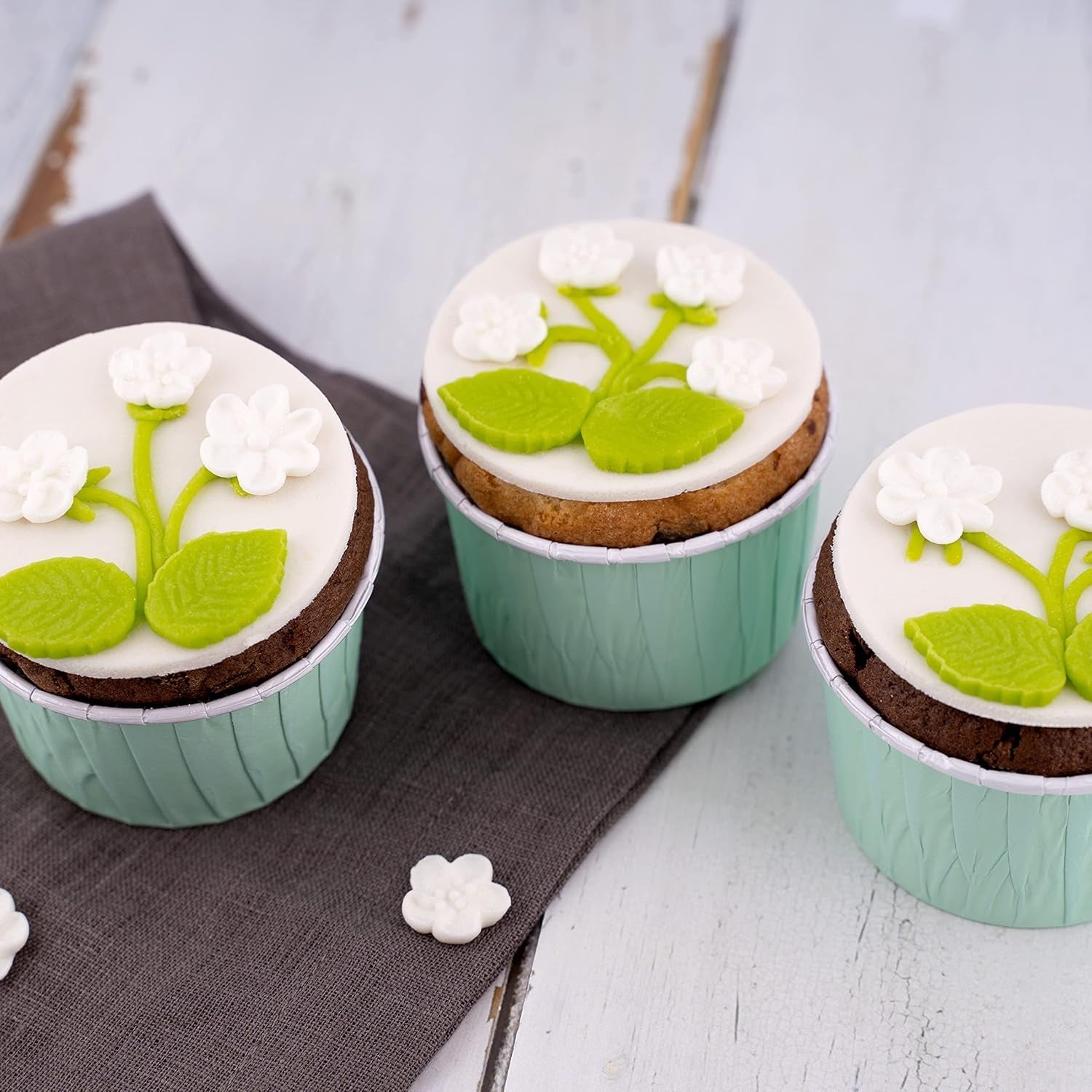 Günthart BackDecor 800 g fondant alb Masă decorativă albă pentru acoperire, glazurare prăjituri sau modelare, fără ulei de palmier, gata de utilizare și ușor de lucrat Pasta de zahar Naty Shop